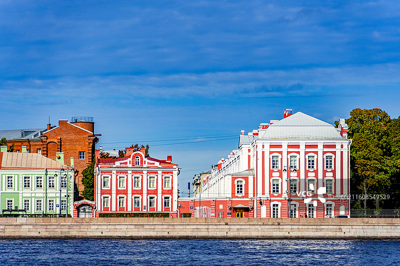 俄罗斯圣彼得堡国立大学建筑与涅瓦河图片素材