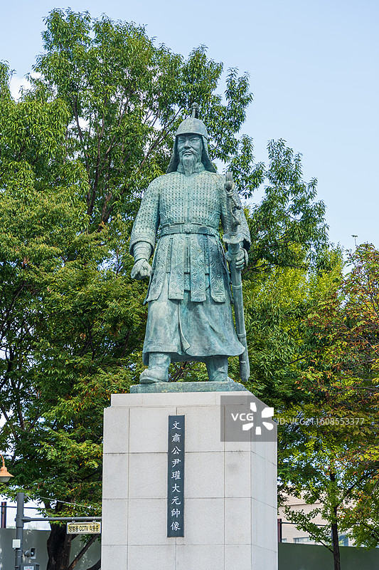 韩国高丽王朝名将文肃公尹瓘铜像图片素材