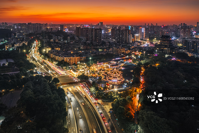 广西南宁如意坊城市日落夜景图片素材