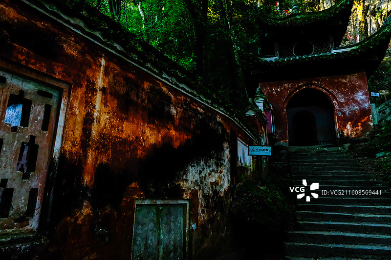 金秋时节中国贵州省黔南州黄平县飞云崖风光，黔南第一洞天牌坊，月潭寺牌坊，飞云崖，藏经阁，飞云崖古建筑图片素材