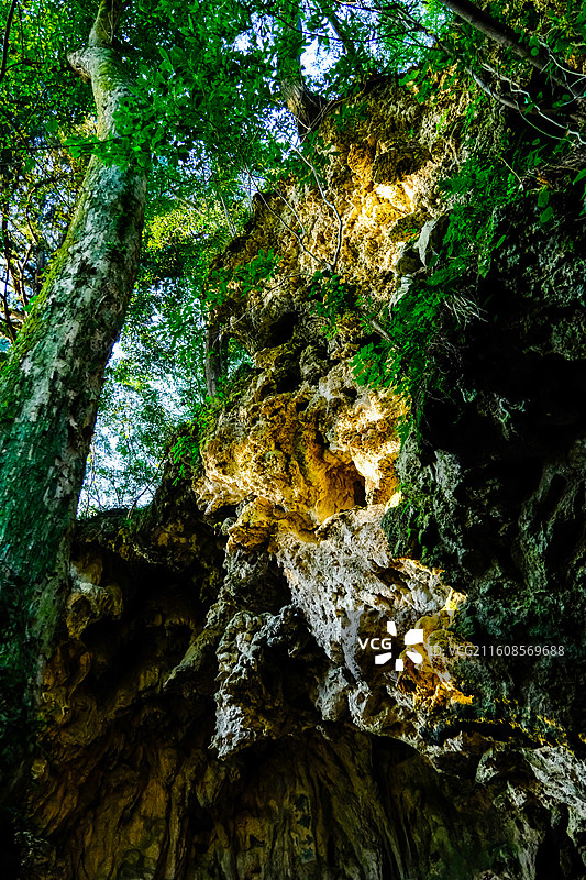 金秋时节中国贵州省黔南州黄平县飞云崖风光，黔南第一洞天牌坊，月潭寺牌坊，飞云崖，藏经阁，飞云崖古建筑图片素材