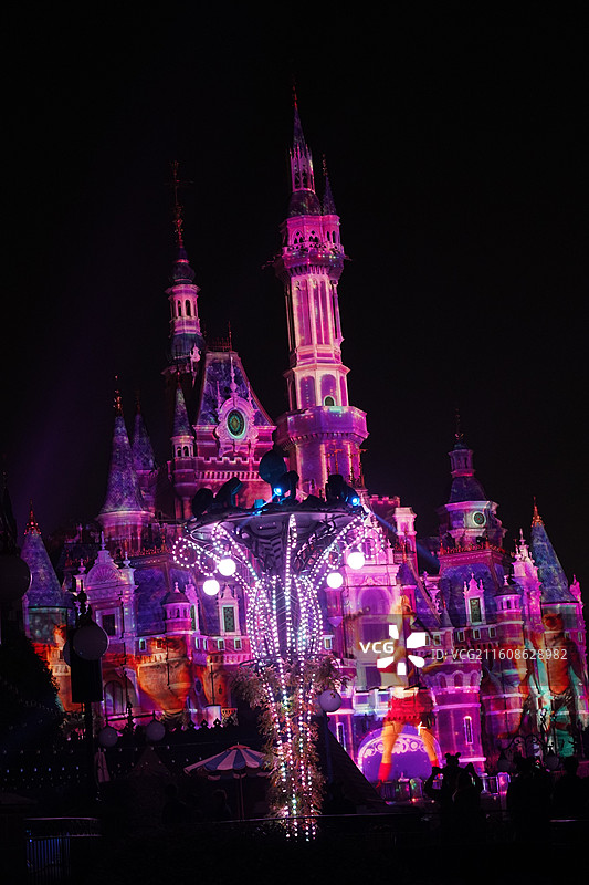 2025上海迪士尼奇妙圣诞点灯冬巡烟花和疯狂动物城图片素材