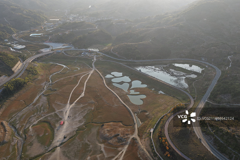宁德古田l利洋村翠屏湖心形湖泊浪漫图片素材