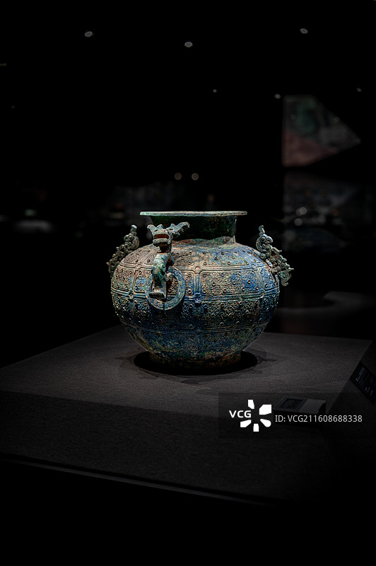 蟠螭纹双辅首衔环铜罍（春秋时期），临汾市博物馆图片素材