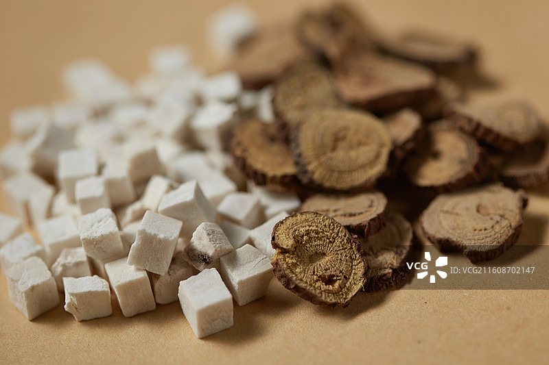 传统中药古籍与中药药材特写图片素材