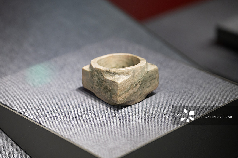 中国考古博物馆 文明起源展厅 新石器时代齐家文化 玉琮 甘肃天水师赵村遗址图片素材