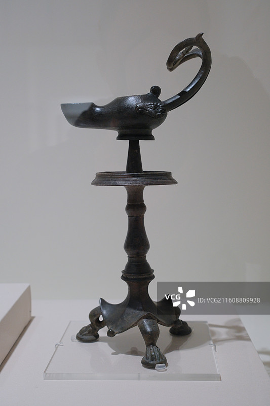 油灯（古罗马房间的照明器具），公元3世纪末期-9世纪，英国利物浦国家博物馆古罗马艺术大展图片素材