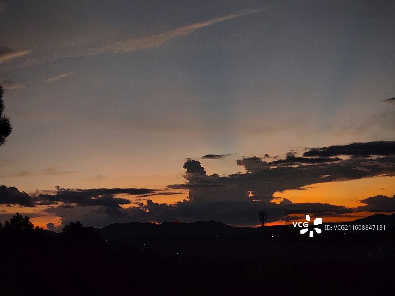 多彩贵州威宁县迤那镇–美丽黄昏图片素材