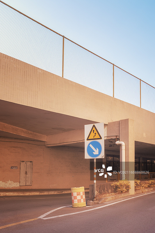 红外摄影柳州城市街道交通标志图片素材