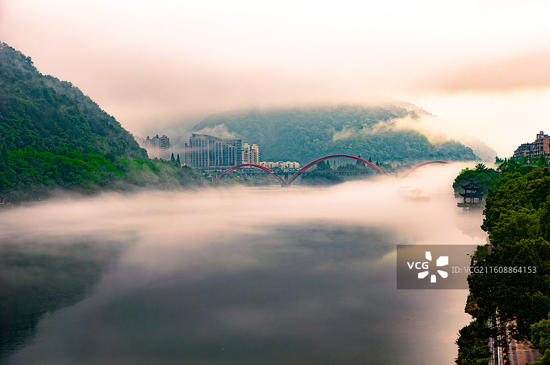 杭州建德新安江白沙奇雾图片素材