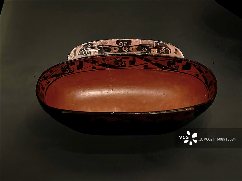 彩绘漆木变形鸟纹圆耳杯 战国 1965年江陵沙冢1号墓出土 湖北省博物馆藏图片素材