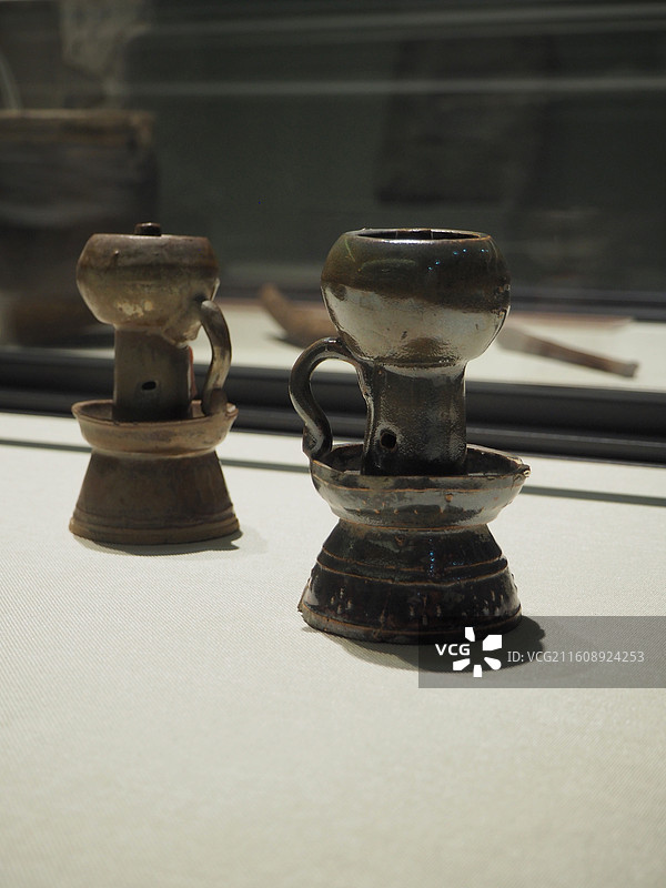 瓷油灯 时代:明 质地:瓷 秦皇岛博物馆藏 (唐山博物馆长城专题展)图片素材