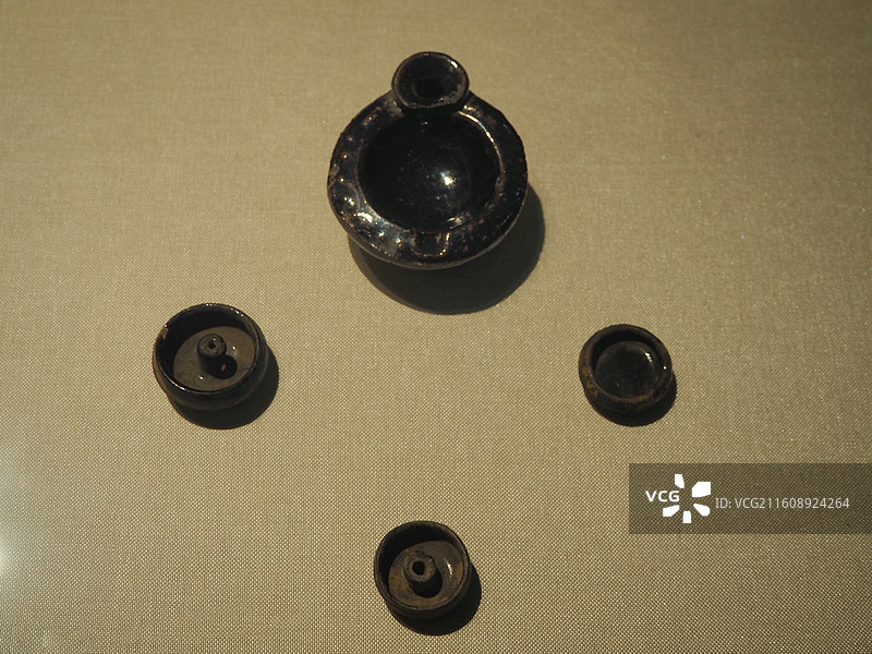 瓷油灯 时代:明 质地:瓷 秦皇岛博物馆藏 (唐山博物馆长城专题展)图片素材