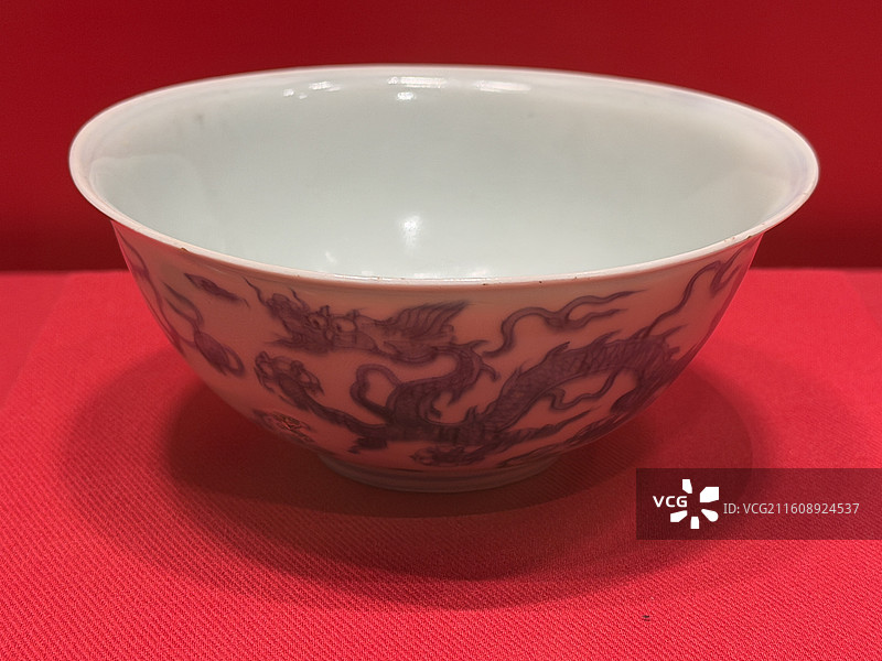 青花云龙纹瓷碗，明代，蕲春县博物馆藏，明代荆藩珍宝特展图片素材