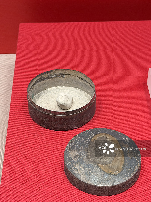 银粉盒，明代，蕲春县博物馆藏，明代荆藩珍宝特展图片素材