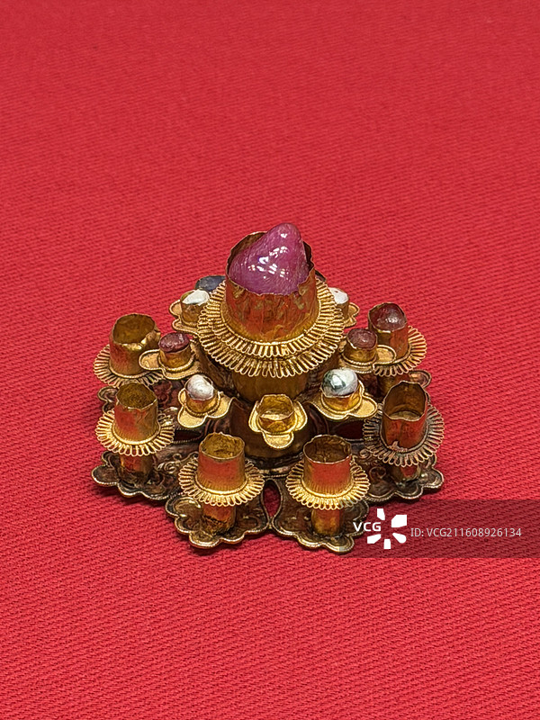 金镶宝花顶簪，明代，蕲春县博物馆藏，明代荆藩珍宝特展图片素材