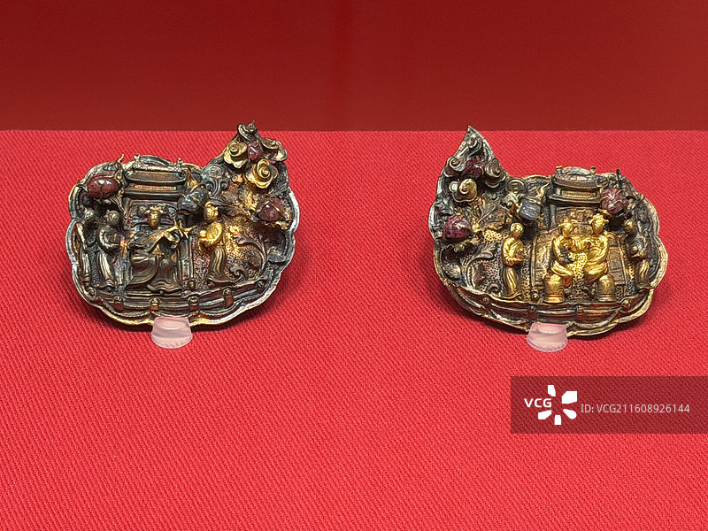 金镶宝戏曲故事图掩鬓，明代，蕲春县博物馆藏，明代荆藩珍宝特展图片素材