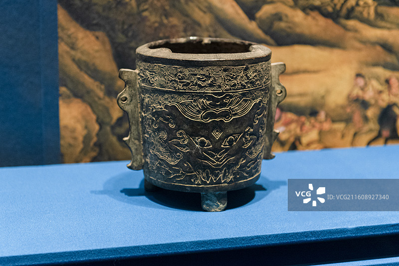 饕餮纹筒形铜药炉 元代 三级文物 内蒙古博物院图片素材