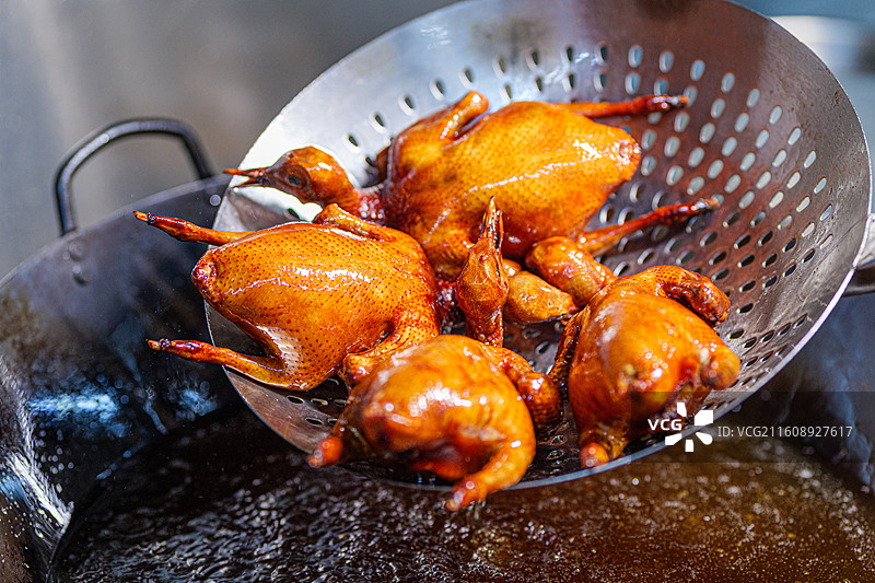 炸乳鸽图片素材