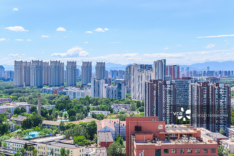 建设发展中的北京朝阳区酒仙桥望京城市天际线图片素材