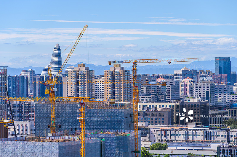 建设发展中的北京朝阳区酒仙桥望京城市天际线图片素材