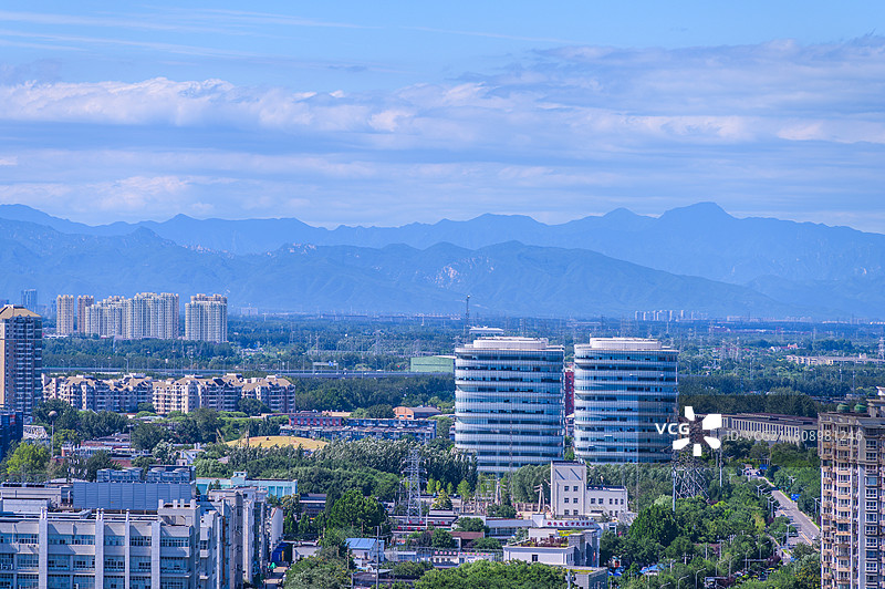 建设发展中的北京朝阳区酒仙桥望京城市天际线图片素材