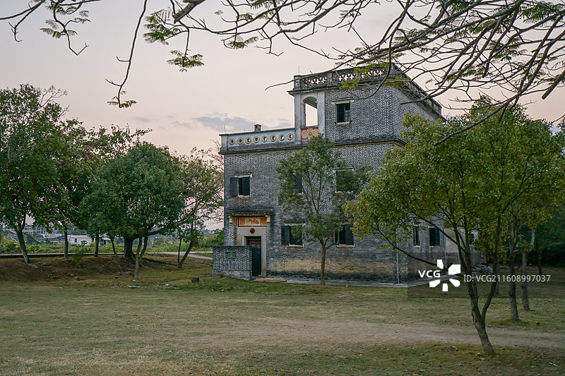 广东开平，碉楼群，历史建筑、青砖民居图片素材