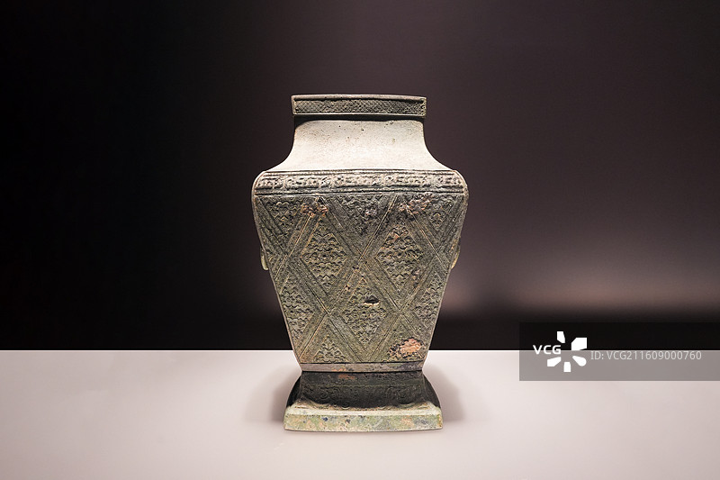 铜钫形瓶 元(1271-1368) 1954年福建南平窖藏出土 福建博物院藏图片素材