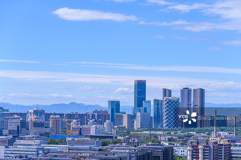 建设发展中的北京朝阳区酒仙桥望京城市天际线图片素材