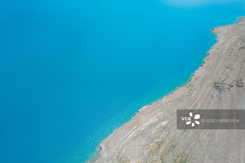 色林错，曾名奇林湖、色林东错，位于西藏自治区那曲市双湖县、申扎县和班戈县境内，西藏第一大湖图片素材