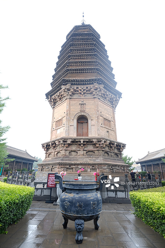 山西浑源圆觉寺，八角形密檐九层砖塔图片素材