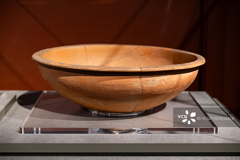 中国考古博物馆 文明起源展厅 新石器时代仰韶文化半坡类型 彩陶盆 陕西华阴横阵遗址图片素材