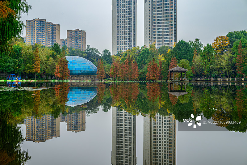 重庆观音塘湿地公园初冬镜像图片素材