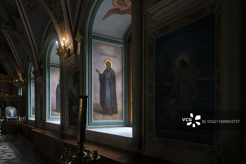 俄罗斯谢尔吉耶夫修道院圣三一大教堂侧窗图片素材