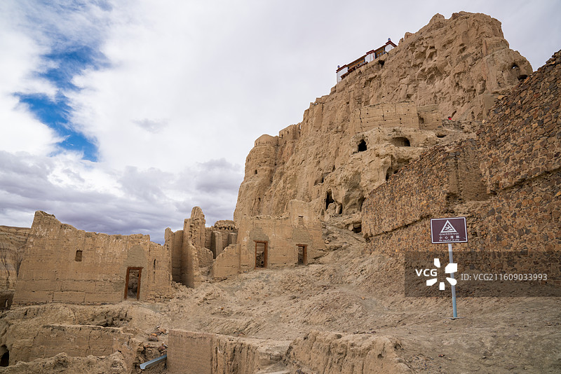 古格王国遗址位于西藏阿里地区札达县象泉河畔， 神秘的古格王朝300年前一夜之间在历史上消失图片素材