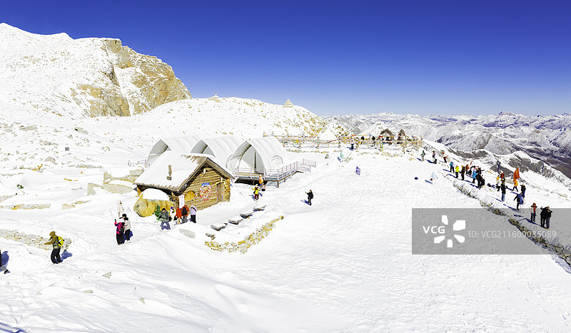 四川省阿坝州：黑水县达古冰川，系现代山地冰川，山顶，白雪皑皑，海拔4860米图片素材