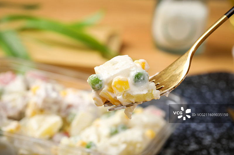 土豆红肠沙拉图片素材