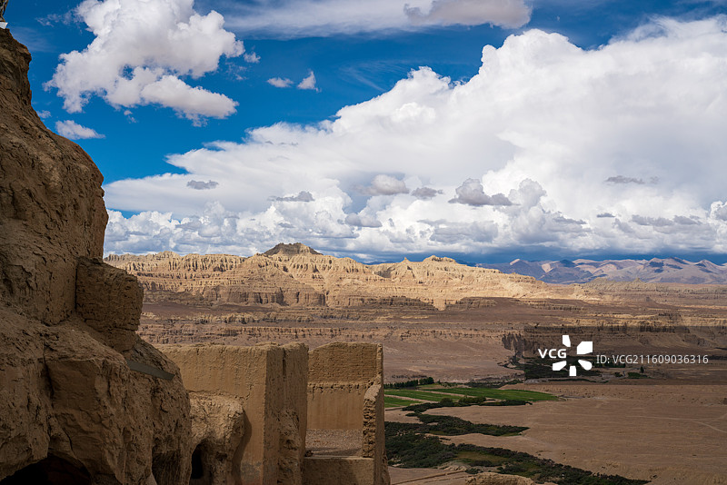 古格王国遗址位于西藏阿里地区札达县象泉河畔， 神秘的古格王朝300年前一夜之间在历史上消失图片素材