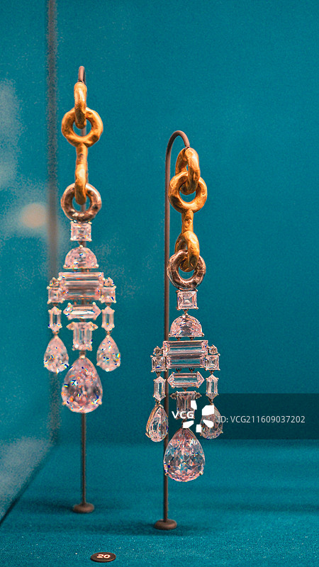 vivienne westwood珠宝展图片素材