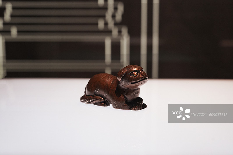 错银虎形铜纸镇  清(1644-1911)  上海博物馆藏图片素材