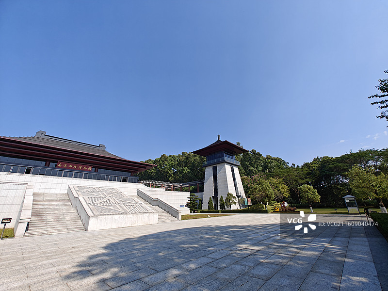 广州大学城南汉二陵博物馆门口路面塔楼图片素材