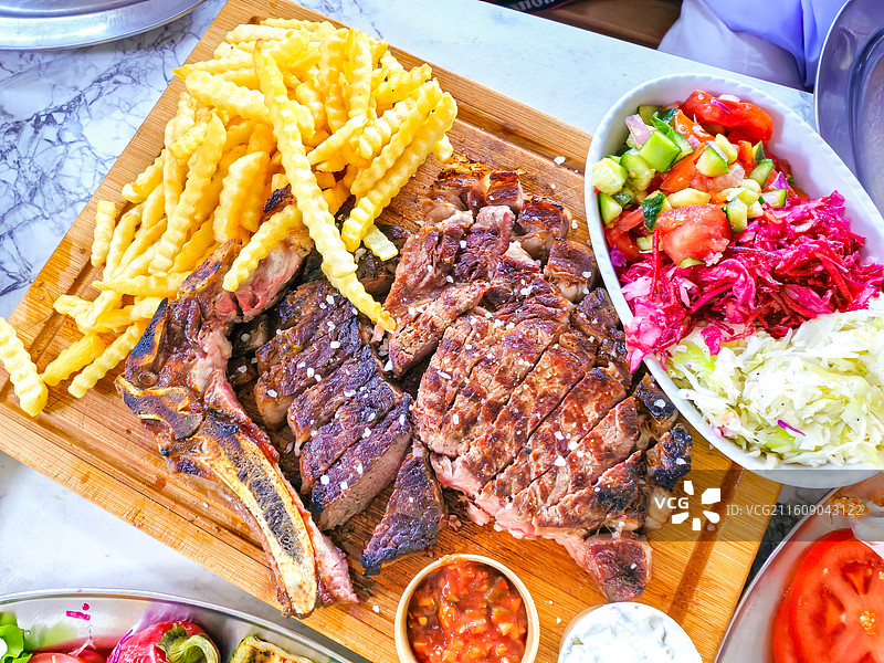 烤肉拼盘烤牛排欧洲聚餐美食图片素材