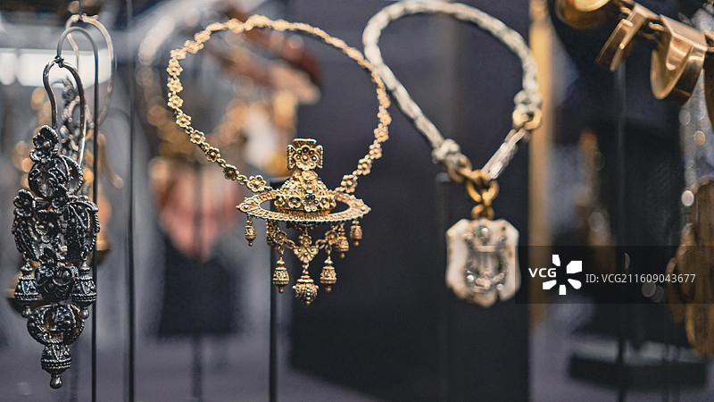 vivienne westwood珠宝展图片素材