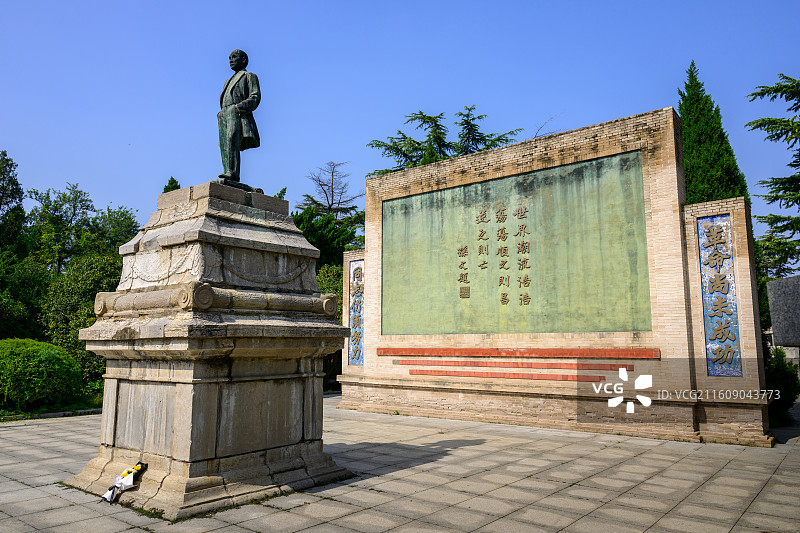 河南辛亥革命十一烈士墓，位于开封禹王台公园图片素材