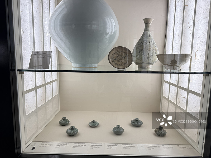 英国伦敦维多利亚与阿尔伯特博物馆的陶瓷藏品图片素材