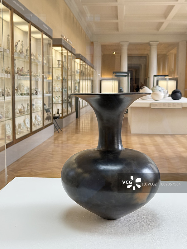 英国伦敦维多利亚与阿尔伯特博物馆的陶瓷藏品图片素材