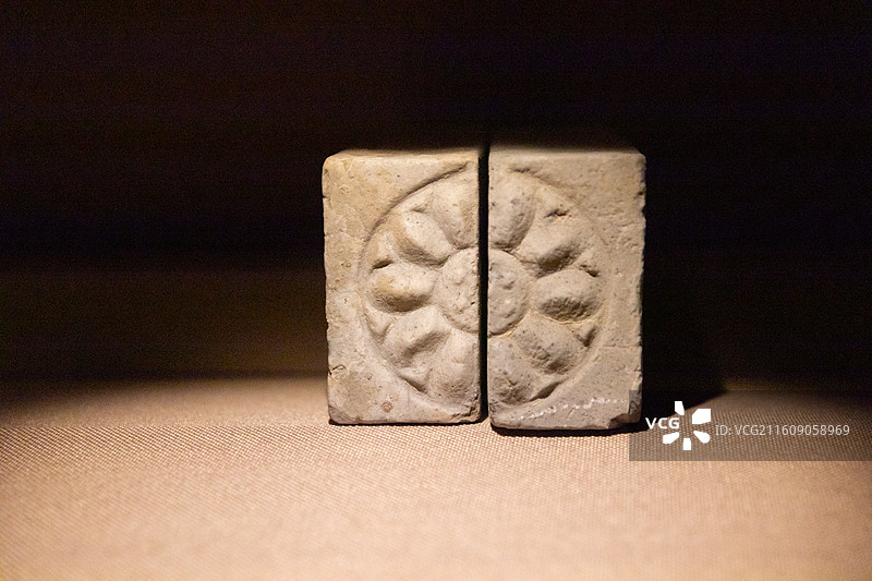 常州博物馆圆形莲花梯形砖 南朝(420~589年)  1976年常州浦前戚家村出土图片素材