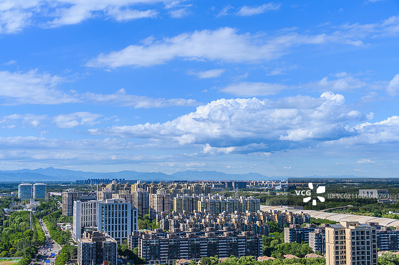 建设发展中的北京朝阳区酒仙桥望京城市天际线图片素材