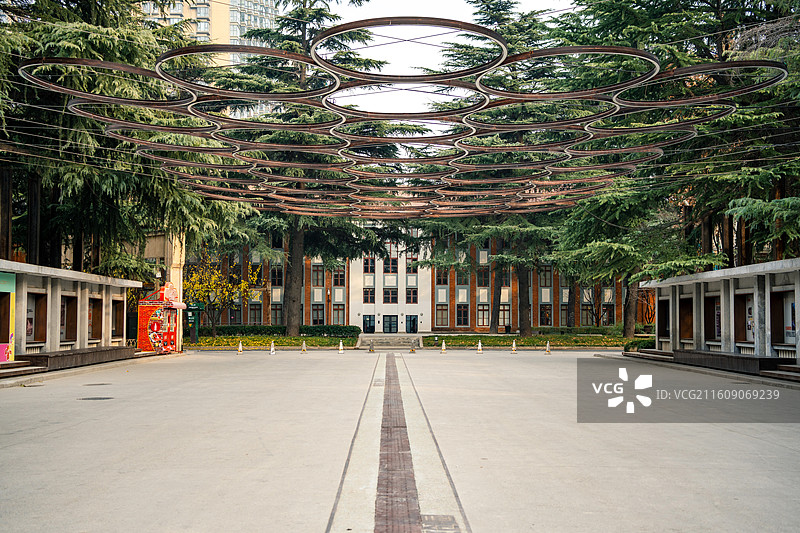 郑州二砂园区中心景观路办公楼图片素材