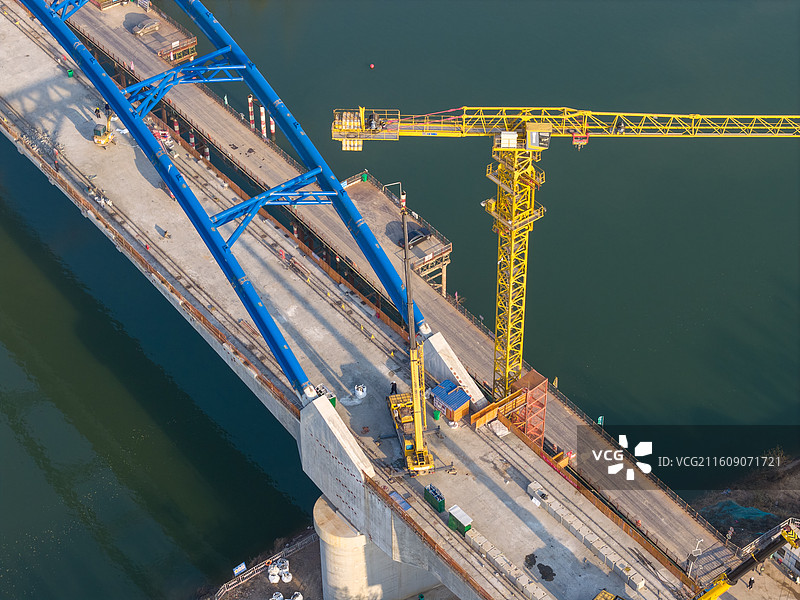 河南省周口市商水县沙河，平漯周高速铁路沙河铁路桥建设合拢建筑施工场景。图片素材